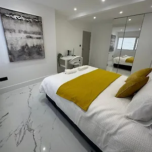 Entire In For Family, Friends And Contractors Nottingham