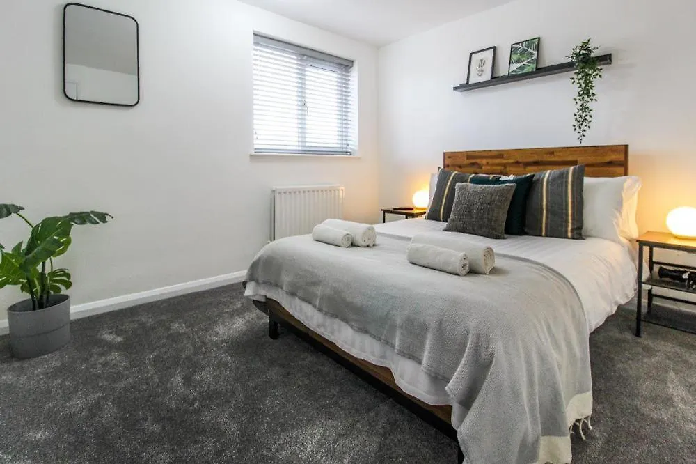 2 Bed Townhouse With Free Parking Villa Nottingham