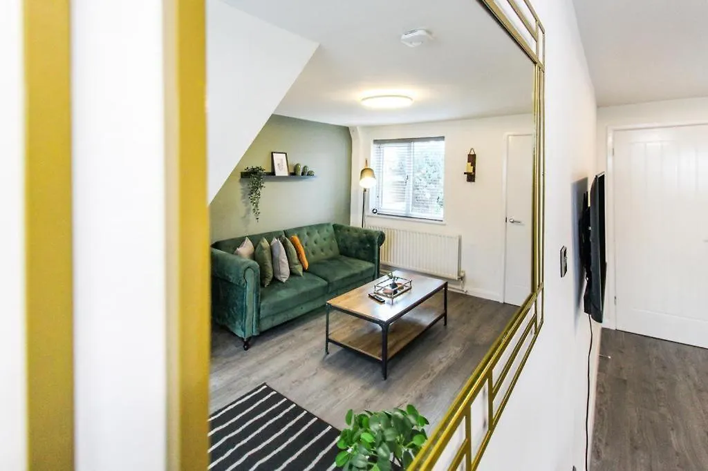 2 Bed Townhouse With Free Parking Villa Nottingham Holiday home