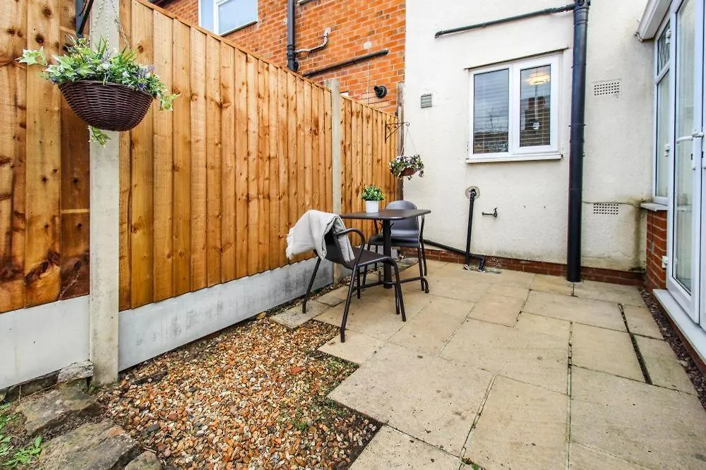 Holiday home 2 Bed Townhouse With Free Parking Villa Nottingham